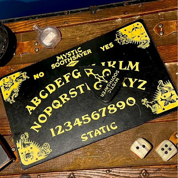 RARE 1940s Mystic Soothsayer Black Gold Ouija Board 40s Witchcraft TRUE VINTAGE - Picture 1 of 5